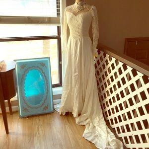 Vintage Wedding Dress Long Train W/ Keepsake Box